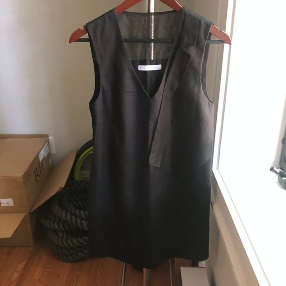 Dresses & Skirts - Black shift dress - v neck